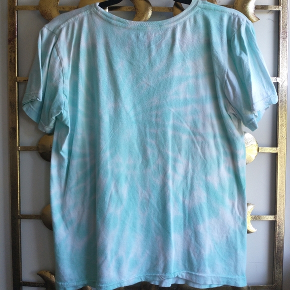 "The 👑 is better when shared" Tee - Picture 9 of 11